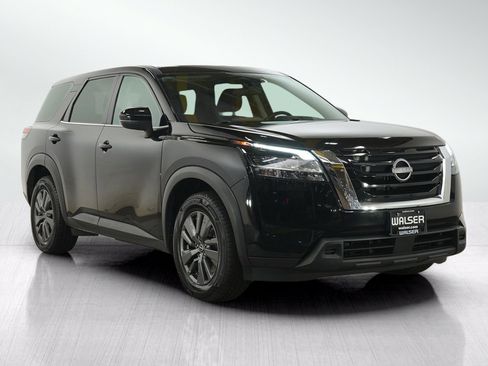Used 2022 Nissan Pathfinder S AWD/4WD image 7