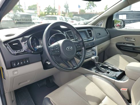 Used 2019 Kia Sedona EX w/ EX Premium Package image 12