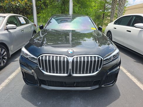 Used 2022 BMW 750i xDrive w/ Executive Package AWD/4WD image 2