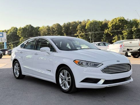 Used 2018 Ford Fusion SE w/ Equipment Group 602A FWD image 5