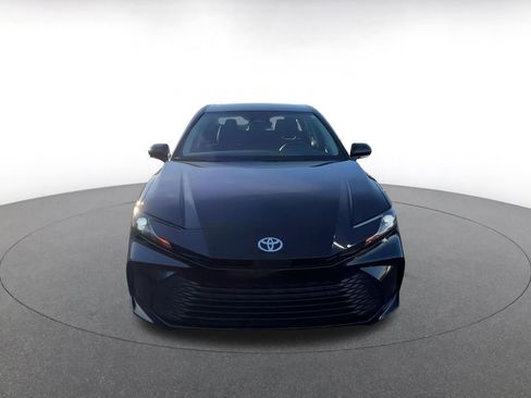 Used 2025 Toyota Camry LE image 4