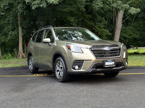 Certified 2023 Subaru Forester Premium AWD/4WD image 1