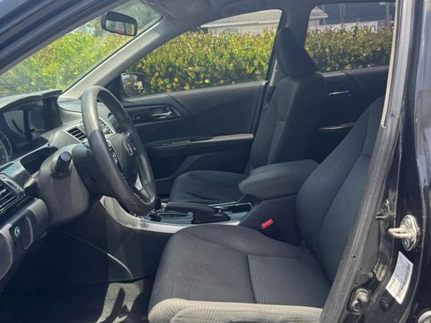 Used 2017 Honda Accord LX image 8