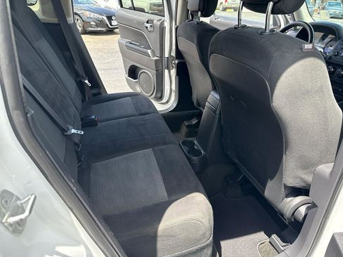 Used 2016 Jeep Patriot Latitude FWD image 9