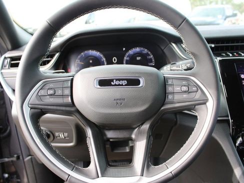 New 2025 Jeep Grand Cherokee Laredo image 13