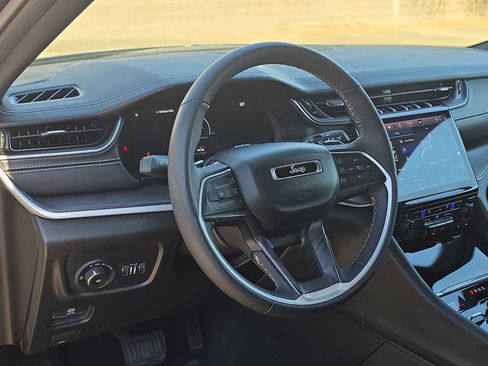 Used 2024 Jeep Grand Cherokee L Limited w/ Luxury Tech Group II image 2