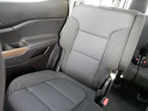 Used 2023 GMC Acadia SLE w/ Driver Convenience Package image 12