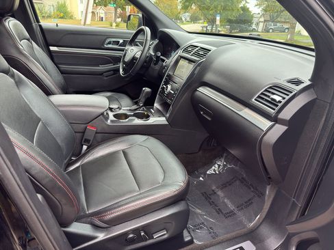 Used 2018 Ford Explorer Sport image 18