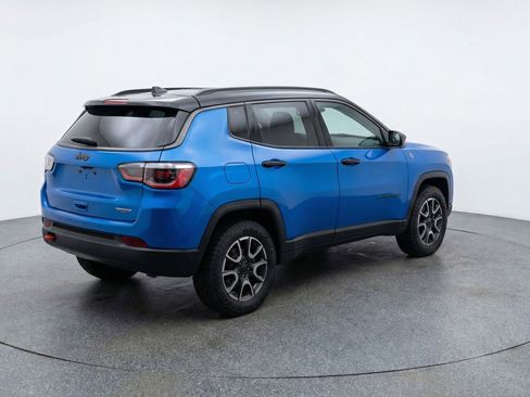 Used 2025 Jeep Compass Trailhawk AWD/4WD image 9