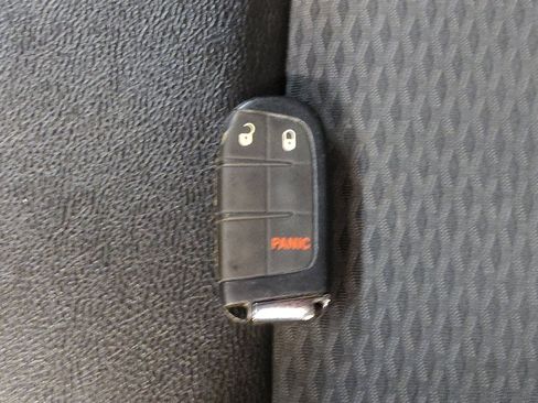 Used 2024 Jeep Compass Latitude image 32