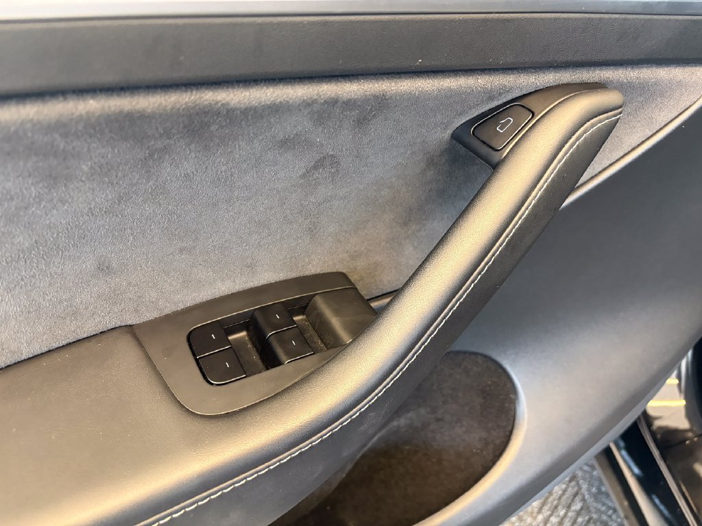 Used 2025 Tesla Model Y Long Range RWD image 15