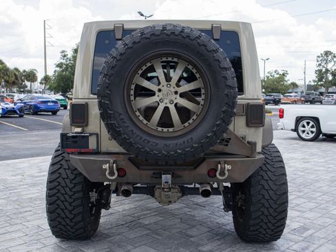Used 2017 Jeep Wrangler Unlimited Sahara AWD/4WD image 6