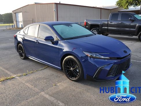 Used 2025 Toyota Camry SE w/ Multimedia Upgrade Package FWD image 7