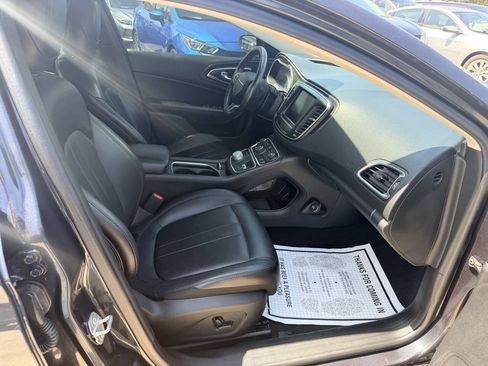 Used 2017 Chrysler 200 Limited Platinum w/ Comfort & Convenience Group FWD image 21