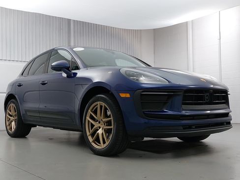 Certified 2026 Porsche Macan AWD/4WD image 9