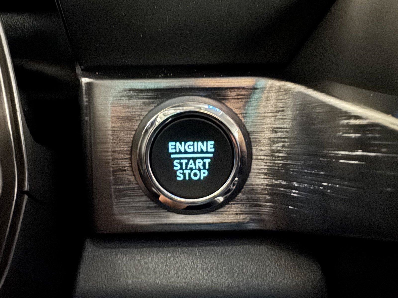 Used 2025 Ford F250 Lariat AWD/4WD image 16