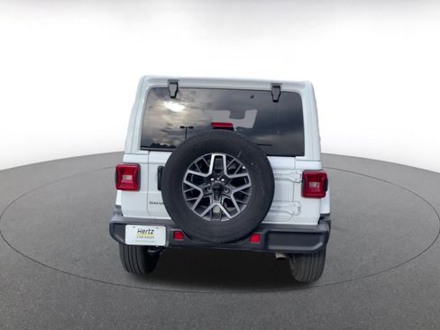 Used 2025 Jeep Wrangler Sahara image 12