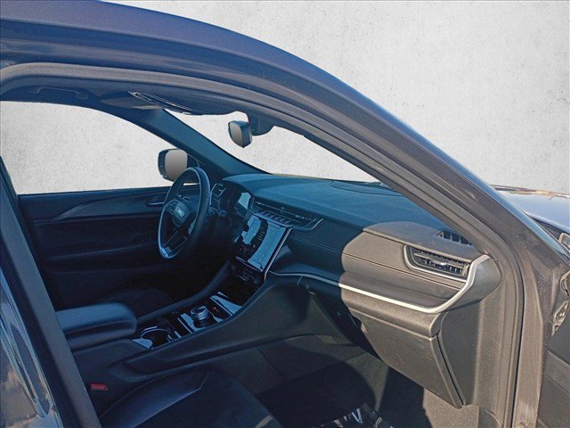 Used 2023 Jeep Grand Cherokee Altitude AWD/4WD image 20