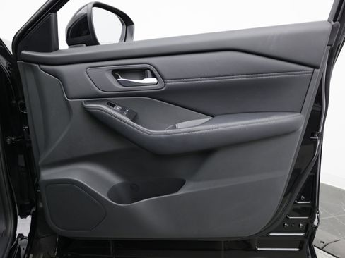 Used 2026 Nissan Rogue SL FWD image 38