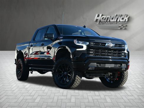 Used 2024 Chevrolet Silverado 1500 RST image 2