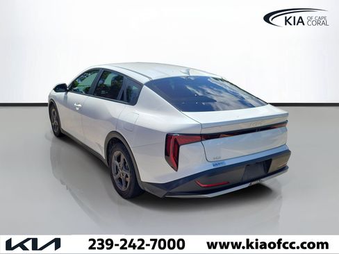Certified 2025 Kia K4 FWD image 4