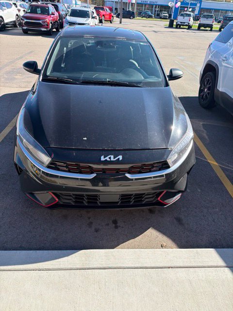Used 2023 Kia Forte GT-Line w/ GT-Line Premium Package FWD image 2