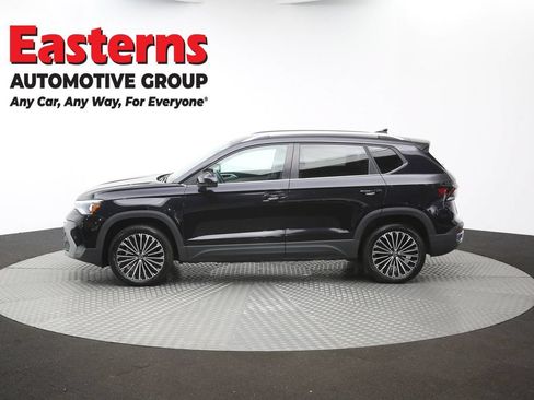 Used 2025 Volkswagen Taos SE FWD image 58