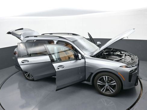 Used 2026 BMW X7 xDrive40i w/ M Sport Package image 39