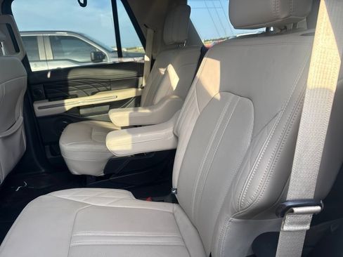 Used 2023 Ford Expedition Platinum RWD image 5