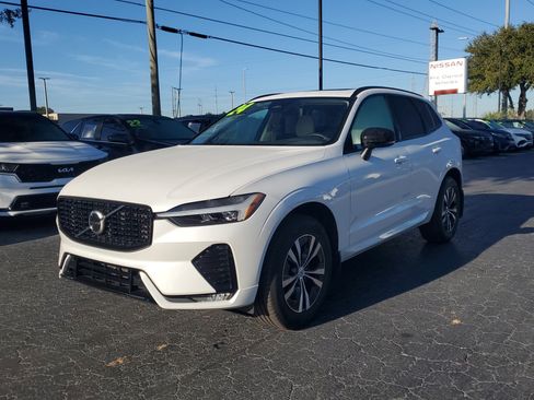 Used 2024 Volvo XC60 B5 Core image 3