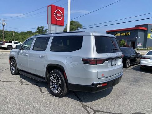 Used 2023 Jeep Wagoneer L Series II AWD/4WD image 3