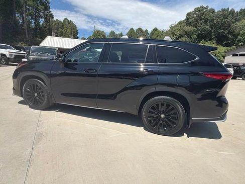 Used 2023 Toyota Highlander XSE AWD/4WD image 13