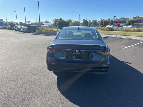 New 2025 Honda Accord SE image 5