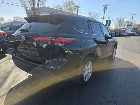 Used 2023 Toyota Highlander LE FWD image 8