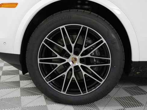 New 2026 Porsche Cayenne image 17