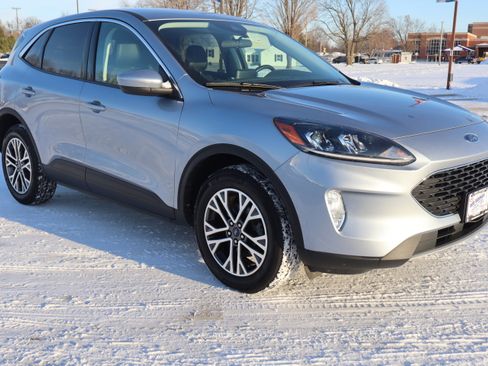 Used 2022 Ford Escape SEL w/ Technology Package image 3