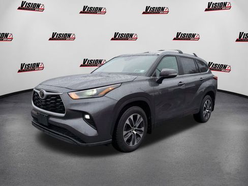 Used 2024 Toyota Highlander XLE AWD/4WD image 1