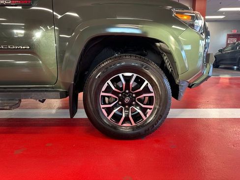 Certified 2022 Toyota Tacoma TRD Sport w/ TRD Premium Sport Package AWD/4WD image 30