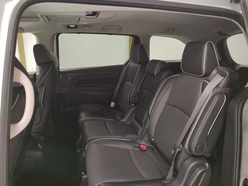 New 2026 Honda Odyssey Touring image 11