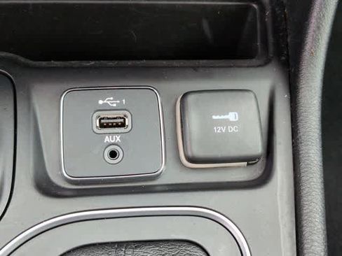 Used 2021 Jeep Cherokee Latitude AWD/4WD image 30