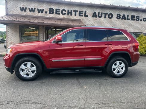 Used 2011 Jeep Grand Cherokee Laredo AWD/4WD image 1
