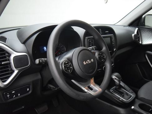 Used 2022 Kia Soul LX w/ Technology Package FWD image 13