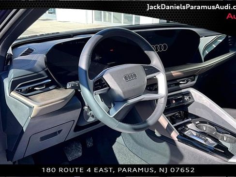 Used 2025 Audi Q5 Premium w/ Convenience Package image 11