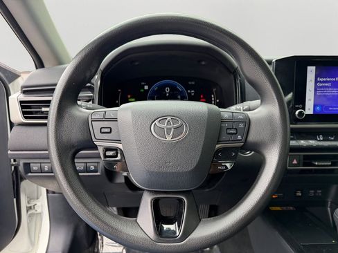 Used 2025 Toyota Camry LE FWD image 19