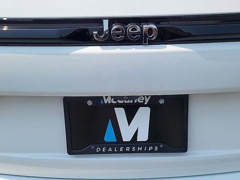 Used 2023 Jeep Grand Cherokee Overland AWD/4WD image 31