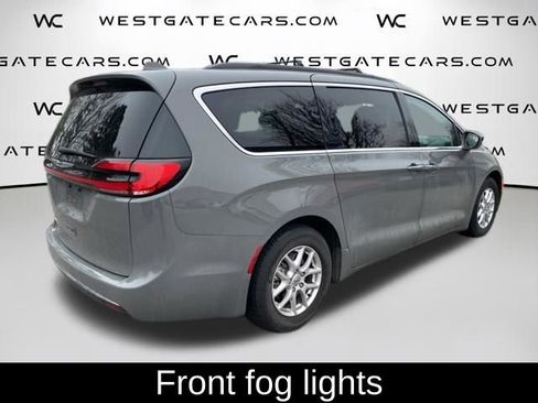Used 2022 Chrysler Pacifica Touring-L image 8