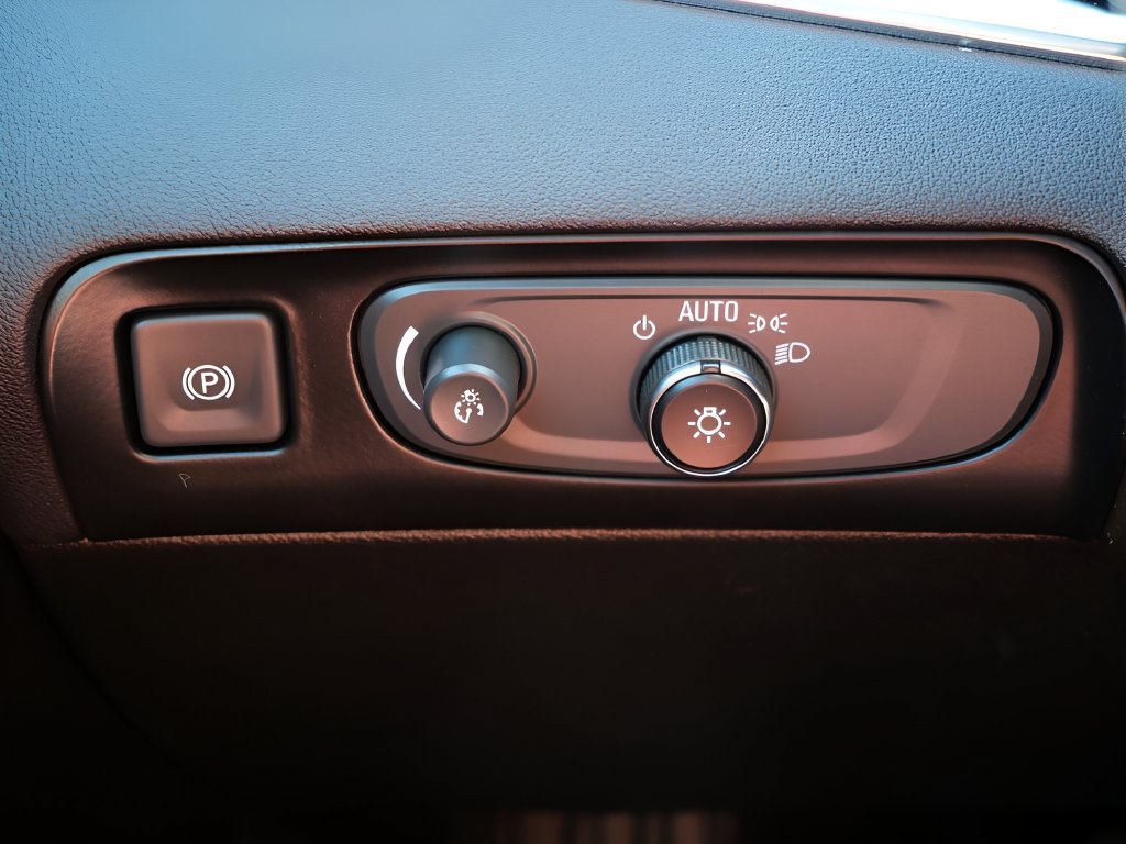 Used 2019 Buick Enclave Avenir w/ Avenir Technology Package AWD/4WD image 18