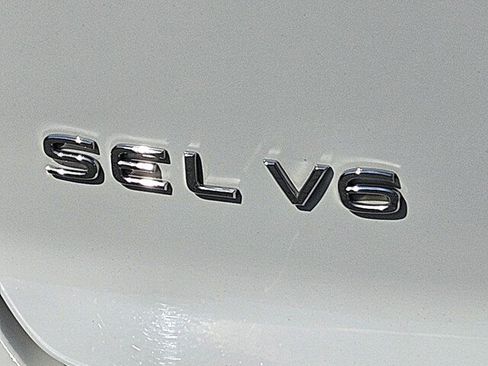 Certified 2021 Volkswagen Atlas Cross Sport SEL R-Line FWD image 33