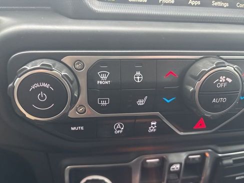 Used 2019 Jeep Wrangler Unlimited Sahara w/ Dual Top Group image 29