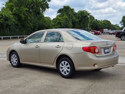 Used 2010 Toyota Corolla LE FWD image 7